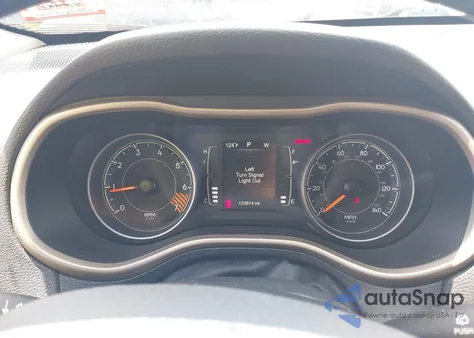 2015 Jeep Cherokee Latitude z USA, uszkodzony, nr VIN 1C4PJMCB8FW588994